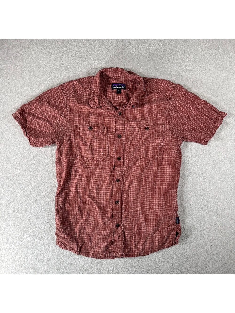 Patagonia Men's Short Sleeve Button-Up Shirt Red Gingham Plaid Size M